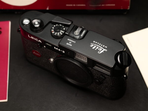 MINT]Leica M4-2 “RED DOT” – Pre Production – rare – Camera store