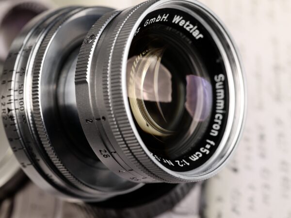 MINT - Leica summicron 50 F2.0 "921690" first batch - Yellow Radioactive - Thorium