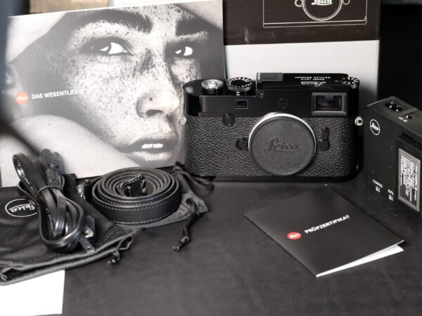 Leica M10-R Black paint Full box